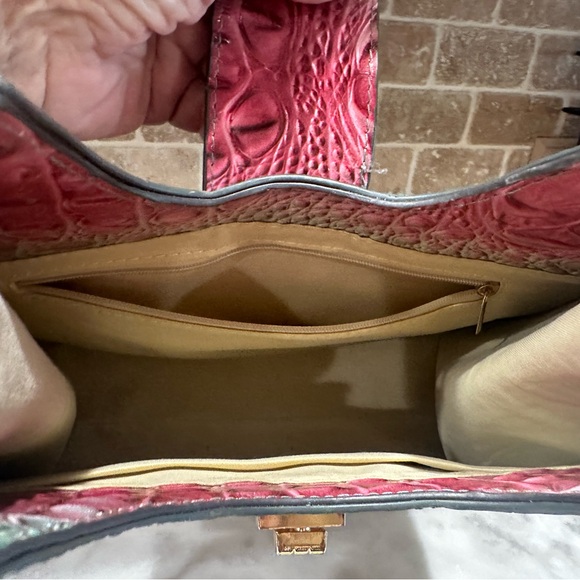 Michael Kors Bundle Signature Tote and Clutch with zipper inside - Picture 6 of 10